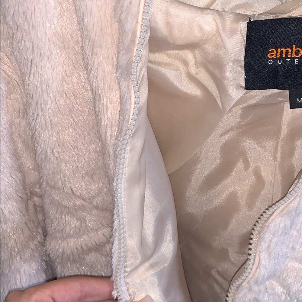 Fluffy jacket - Picture 4 of 4